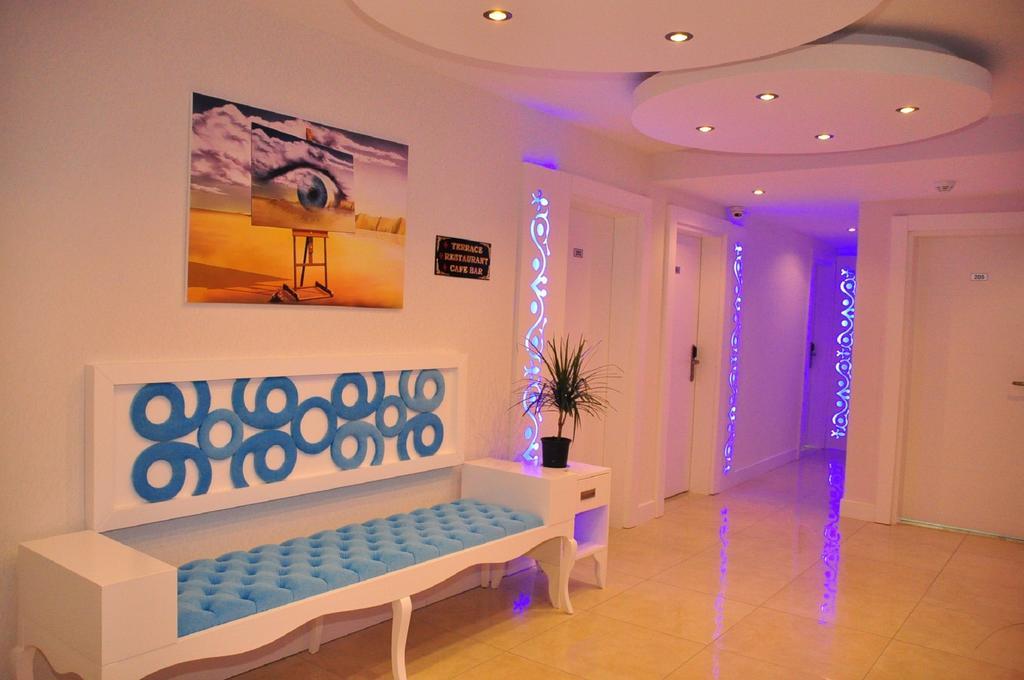 Hotel Aura Boutique Side