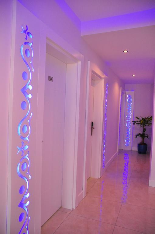 Aura Boutique 3* Side